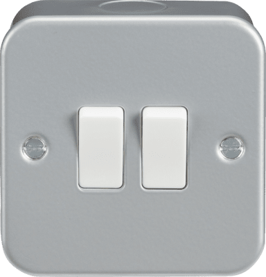 Knightsbridge Metal Clad 10AX 3G 2-Way Switch