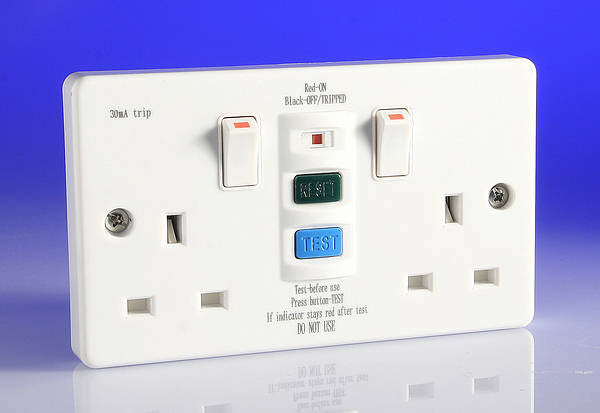 Knightsbridge 13A 2 Gang RCD Switched Socket - White
